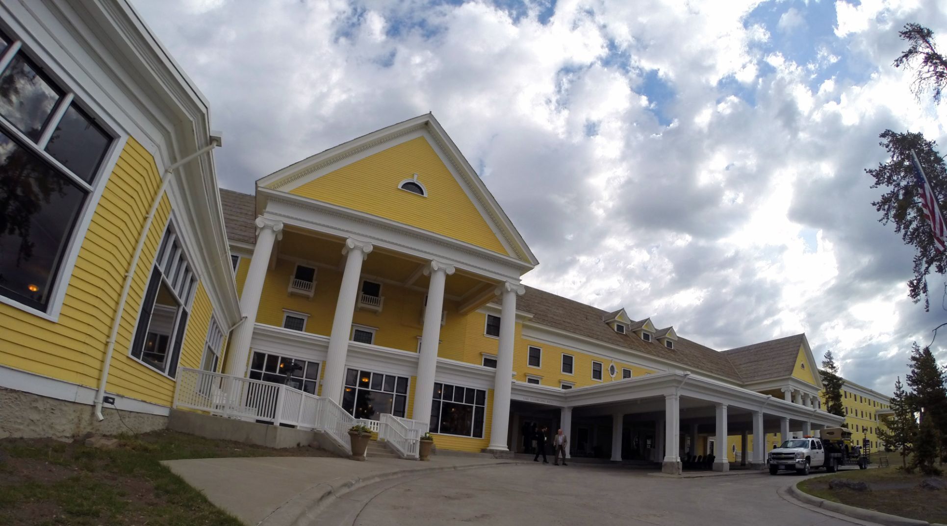 Yellowstone Lake Hotel
